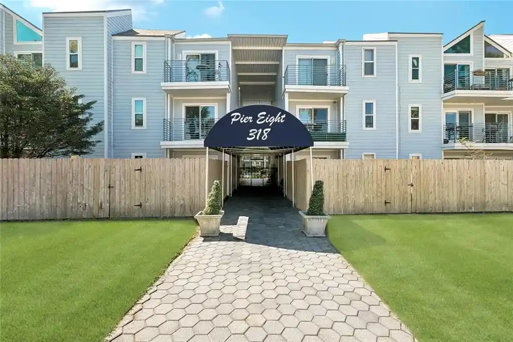 Listing Photo 1 - Condo for sale in 318 Lake Marina Ave located at 318 Lake Marina Ave, New Orleans, LA 70124 - Unit #111