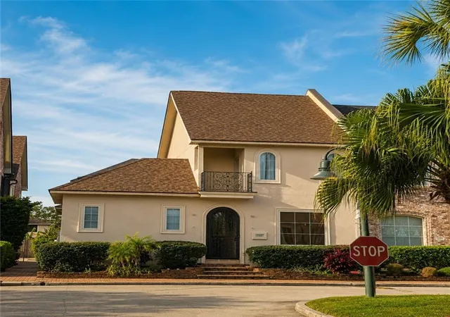 Photo 1 of Townhouse for sale at 2120 Hyde Park Ave, Harvey, LA 70058 | MLS# 2578674 | Listing updated on 2026-10-12