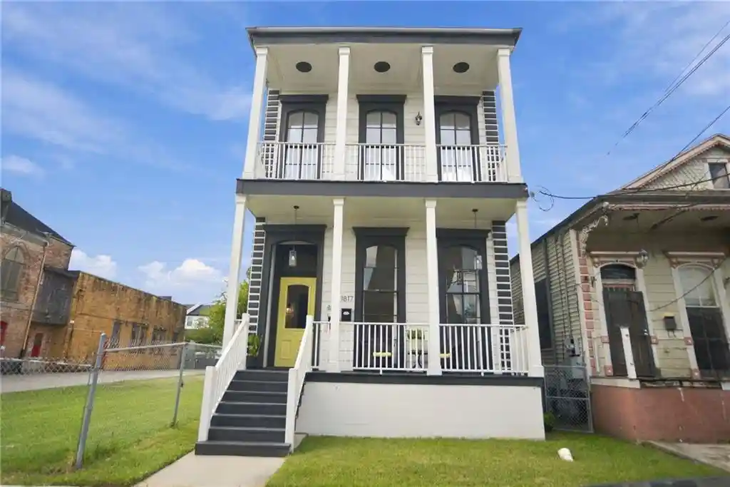 Photo 1 of Multi family home for sale at 1815 17 Carondelet St, New Orleans, LA 70130 | MLS# 2579398 | Listing updated on 2026-10-15