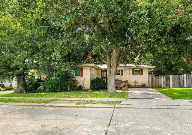 Single family home for sale at 958 Rosa Ave, Metairie, LA 70005 | MLS# 2579646