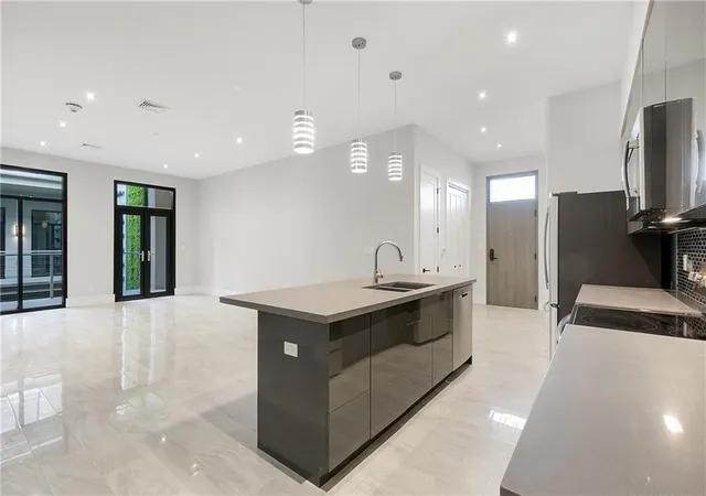 Listing Photo 4 - Condo for sale in building located at 917 Conti St, New Orleans, LA 70112 - Unit #201