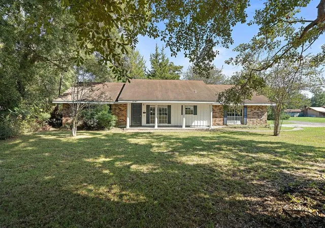 Photo 1 of Single family home for sale at 1011 W 10th Street, Bogalusa, LA 70427 | MLS# 2579734 | Listing updated on 2026-10-02