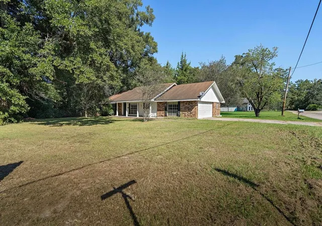 Photo 2 of Single family home for sale at 1011 W 10th Street, Bogalusa, LA 70427 | MLS# 2579734 | Listing updated on 2026-10-02
