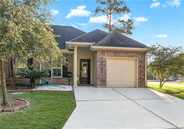 Listing Photo 1 - Condo for sale in building located at 102 Adam Cir, Slidell, LA 70461 - Unit #0