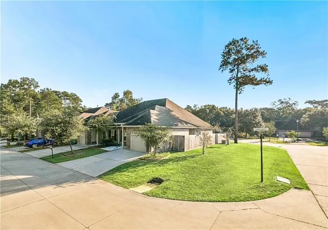 Listing Photo 2 - Condo for sale in building located at 102 Adam Cir, Slidell, LA 70461 - Unit #0