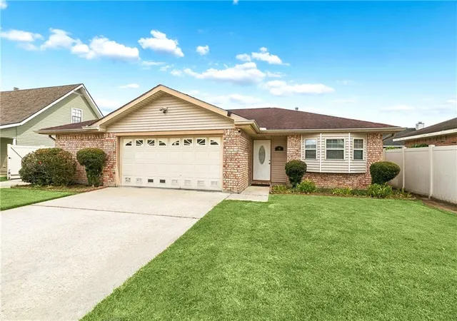 Photo 2 of Single family home for sale at 2061 Saulet Pl, Harvey, LA 70058 | MLS# 2579883 | Listing updated on 2026-10-12