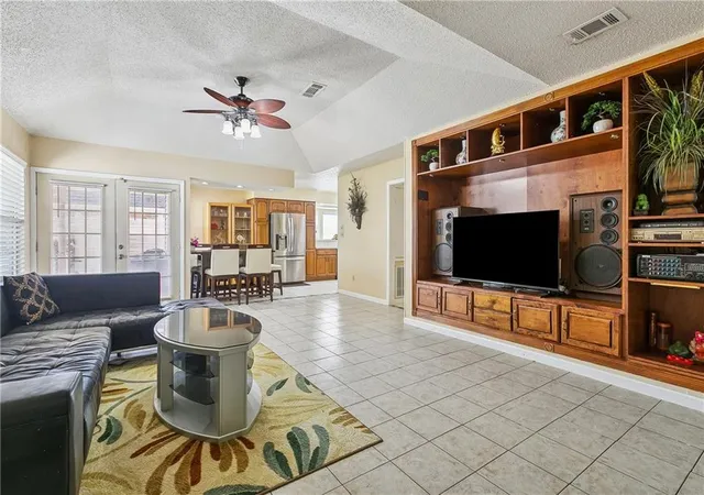 Photo 3 of Single family home for sale at 2061 Saulet Pl, Harvey, LA 70058 | MLS# 2579883 | Listing updated on 2026-10-12