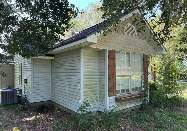 Photo 2 of Single family home for sale at 310 Winterfield Dr, Carencro, LA 70520 | MLS# 2578076 | Listing updated on 2026-10-05
