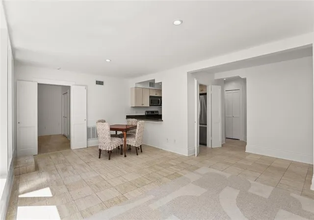 Listing Photo 4 - Condo for sale in building located at 7608Th St Charles Ave, New Orleans, LA 70118 - Unit #B
