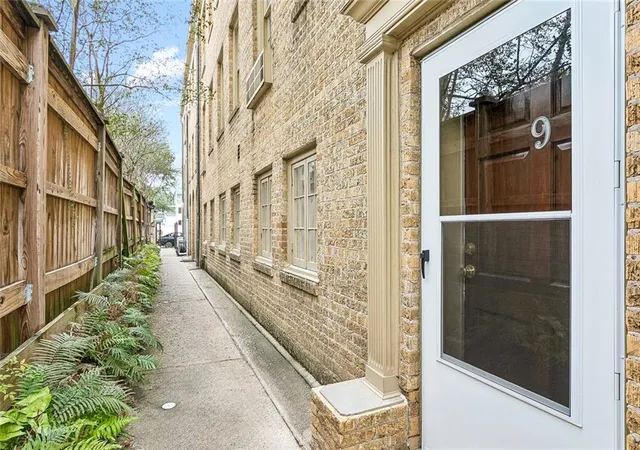 Listing Photo 1 - Condo for sale in building located at 3300Th St Charles Ave, New Orleans, LA 70115 - Unit #9