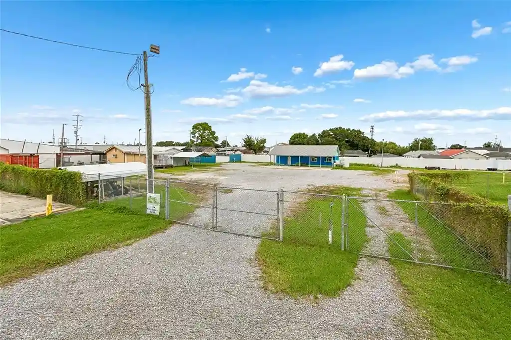 House for sale at 133 Westbank Expy, Gretna, LA 70053 | MLS# 2580658 | Listing updated on 2026-10-08