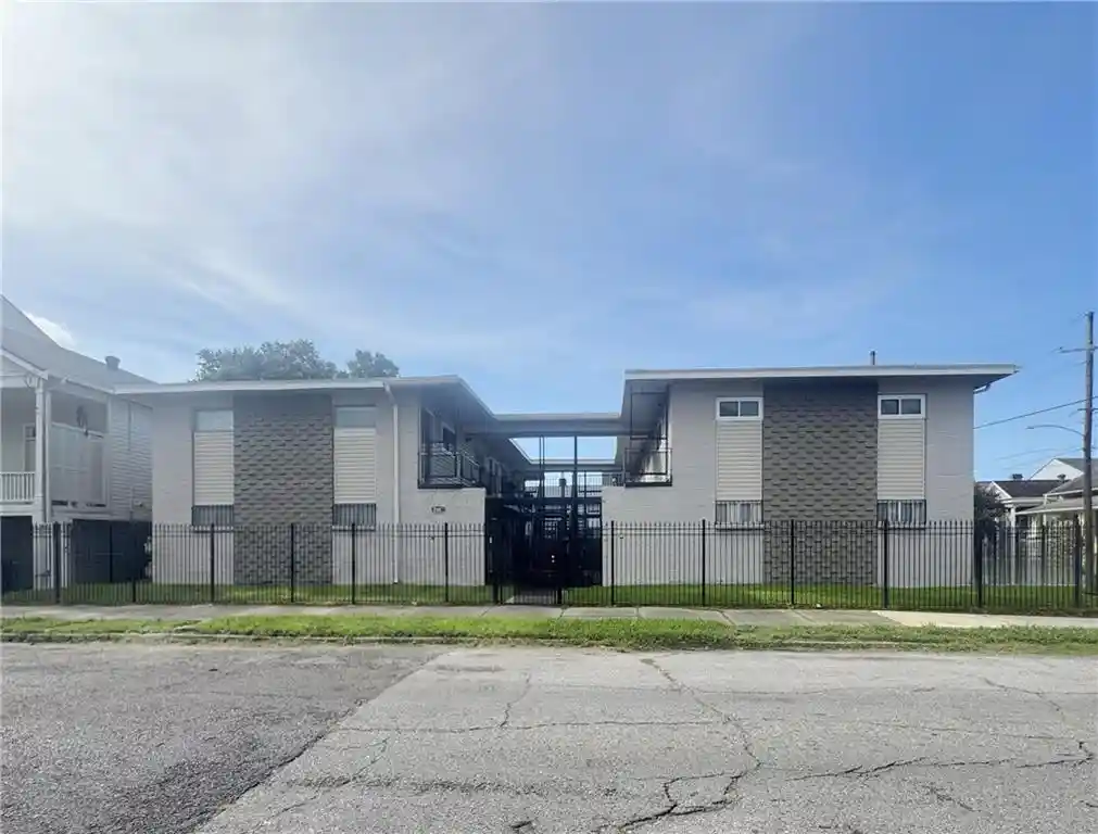 2601 Carondelet St, 2601 Carondelet St, New Orleans, LA 70130