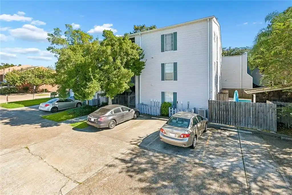 Listing Photo 1 - Condo for sale in building located at 2866 Steamship Cir, Harahan, LA 70123 - Unit #3B