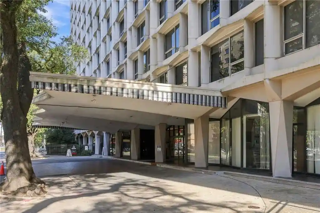 Condo for sale at 2100 St Charles Ave #3B, New Orleans, LA 70130 | MLS# 2582408