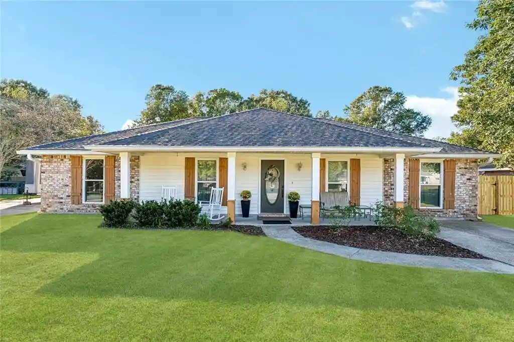 Single family home for sale at 204 Governors Ct, Mandeville, LA 70448 | MLS# 2582878
