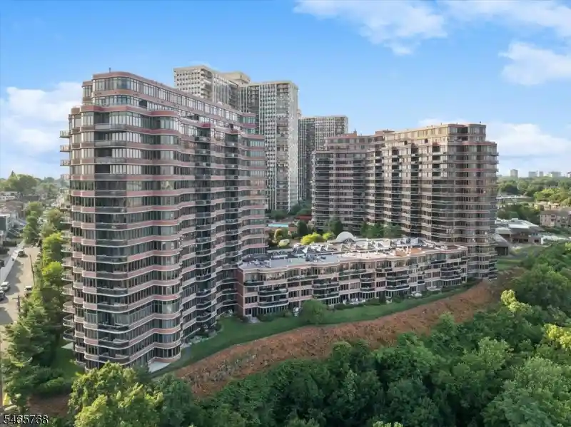 Listing Photo 1 - Condo for sale in 100 Carlyle Dr located at 100 Carlyle Dr, Carlstadt, NJ 07010 - Unit #VG6