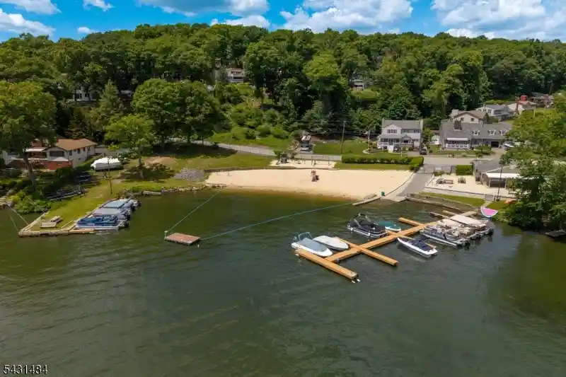 Photo 3 of Single family home for sale at 3 Nice Pl, Hopatcong, NJ 07843 | MLS# 4060545 | Listing updated on 2026-10-29