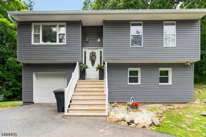 Photo 1 of Single family home for sale at 5 Lawrence Dr, Highland Lakes, NJ 07422 | MLS# 4061901 | Listing updated on 2026-10-29