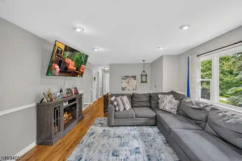 Photo 1 of Single family home for sale at 5 Lawrence Dr, Highland Lakes, NJ 07422 | MLS# 4061901 | Listing updated on 2026-10-29