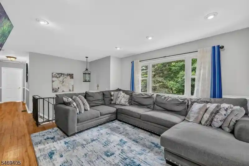 Photo 3 of Single family home for sale at 5 Lawrence Dr, Highland Lakes, NJ 07422 | MLS# 4061901 | Listing updated on 2026-10-29
