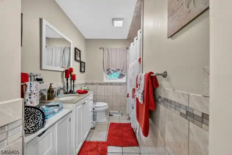 Photo 4 of Single family home for sale at 5 Lawrence Dr, Highland Lakes, NJ 07422 | MLS# 4061901 | Listing updated on 2026-10-29