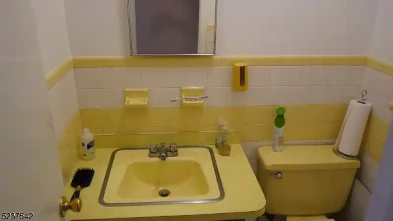 Photo 4 of Single family home for sale at 730 Salem Ave, Elizabeth, NJ 07208 | MLS# 3858356 | Listing updated on 2024-02-26