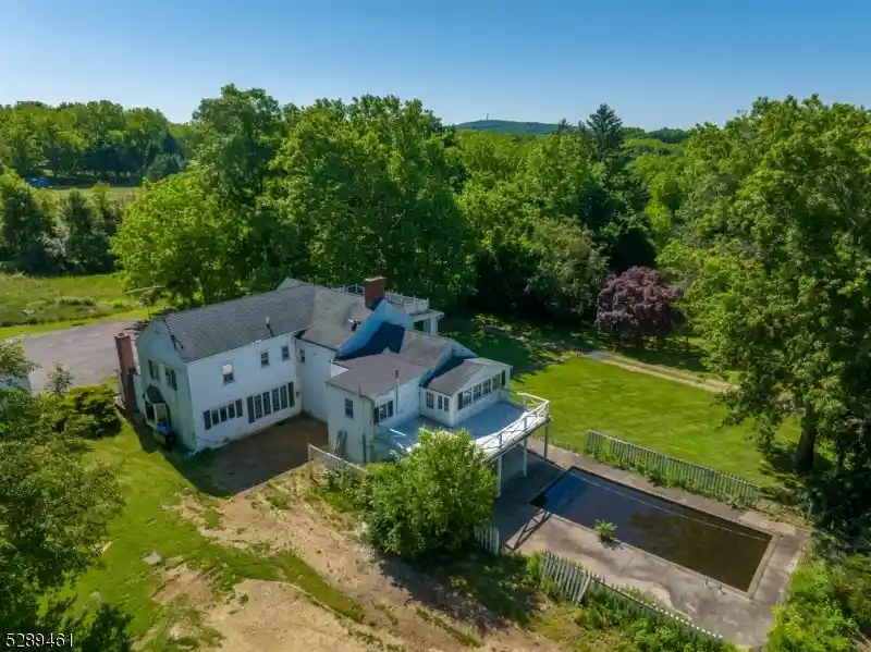 Photo 3 of Single family home for sale at 2 Dutch Hill Rd, Hampton Boro, NJ 08827 | MLS# 3903279 | Listing updated on 2026-10-06