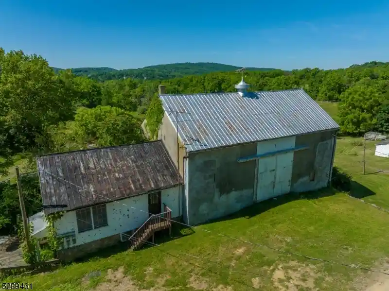 Photo 3 of Single family home for sale at 2 Dutch Hill Rd, Hampton Boro, NJ 08827 | MLS# 3903279 | Listing updated on 2026-10-06