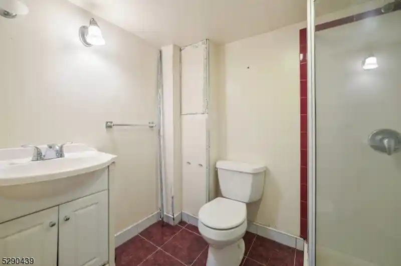 Photo 4 of Single family home for sale at 832 Bergen Ave, Linden, NJ 07036 | MLS# 3904106 | Listing updated on 2025-11-15