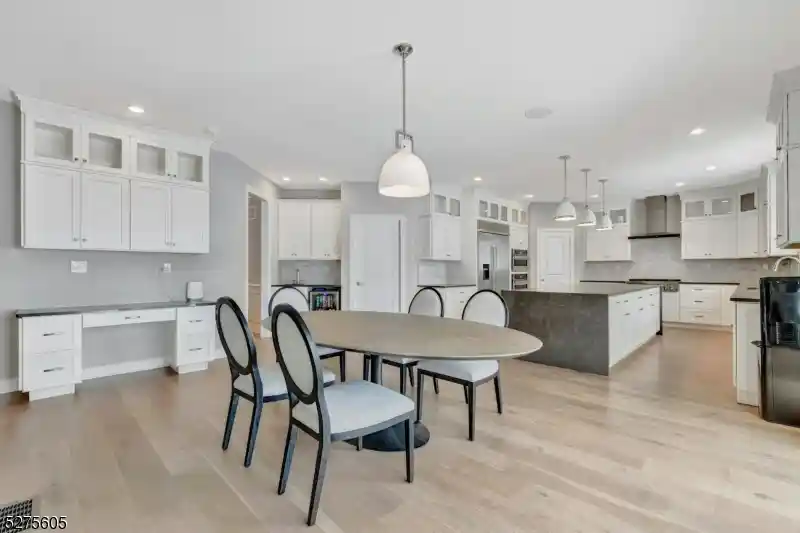 Photo 4 of Single family home for sale at 15 Roxbury Rd, Mahwah, NJ 07430 | MLS# 3909011 | Listing updated on 2026-06-30