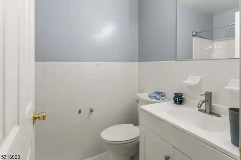 Listing Photo 4 - Condo for sale in building located at 211-213 S 10th St, Newark, NJ 07107