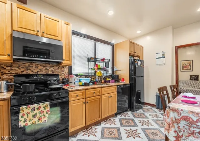 Photo 3 of Single family home for sale at 11 North 21st St, East Orange, NJ 07017 | MLS# 3960300 | Listing updated on 2025-08-26