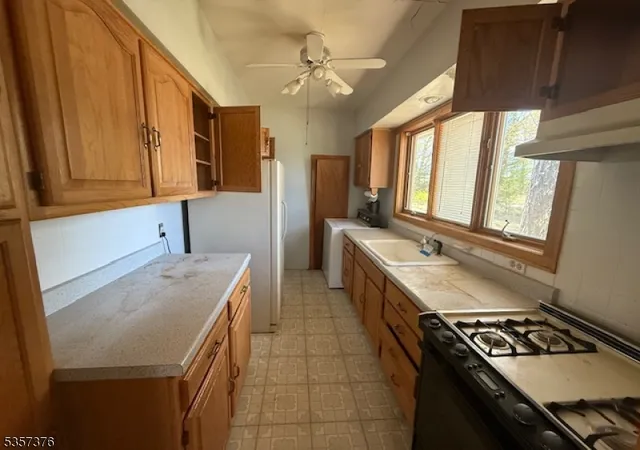 Photo 4 of Single family home for sale at 127 E Shore Culver Rd, Branchville, NJ 07826 | MLS# 3962394 | Listing updated on 2026-01-20