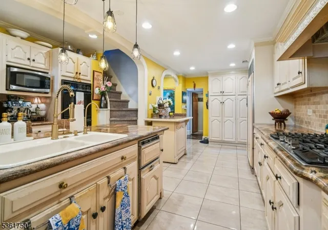 Photo 3 of Single family home for sale at 27 Fairway Dr, West Orange, NJ 07052 | MLS# 3967832 | Listing updated on 2026-09-21
