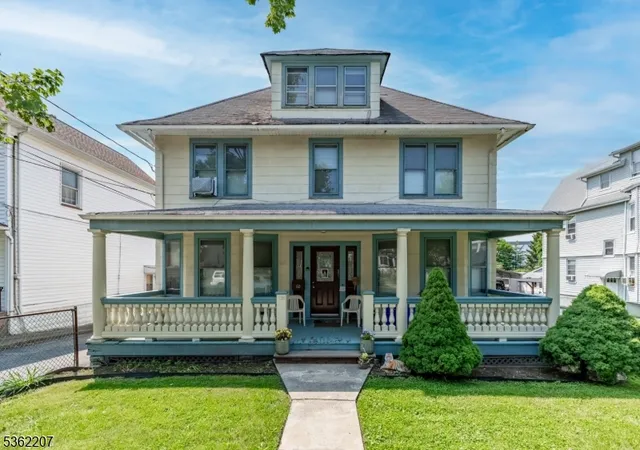 Photo 3 of Single family home for sale at 60 Ella St, Bloomfield, NJ 07003 | MLS# 3968789 | Listing updated on 2025-08-11