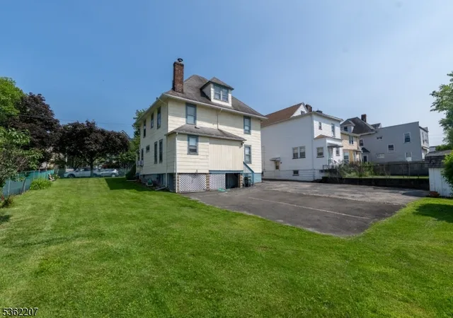 Photo 4 of Single family home for sale at 60 Ella St, Bloomfield, NJ 07003 | MLS# 3968789 | Listing updated on 2025-08-11