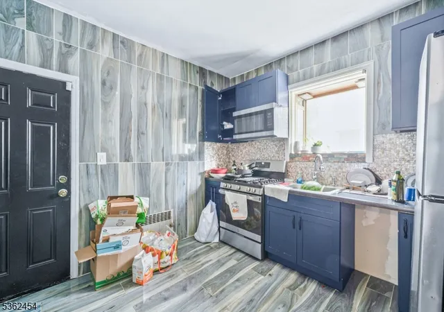 Photo 4 of Single family home for sale at 25 Grand Ave, Newark, NJ 07106 | MLS# 3970247 | Listing updated on 2025-08-14