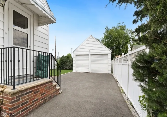 Photo 3 of Single family home for sale at 706 Lindegar St, Linden, NJ 07036 | MLS# 3971214 | Listing updated on 2026-10-01