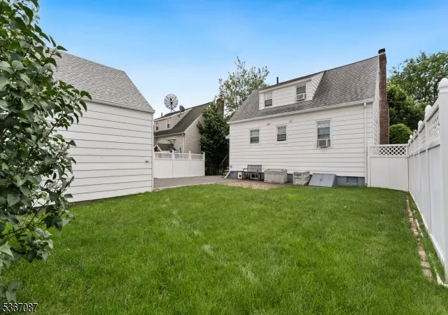 Photo 3 of Single family home for sale at 706 Lindegar St, Linden, NJ 07036 | MLS# 3971214 | Listing updated on 2026-10-01