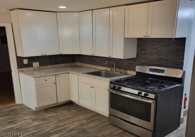 Photo 3 of House for sale at 69 Riverside Dr, Oakland, NJ 07436 | MLS# 3987033 | Listing updated on 2025-11-26