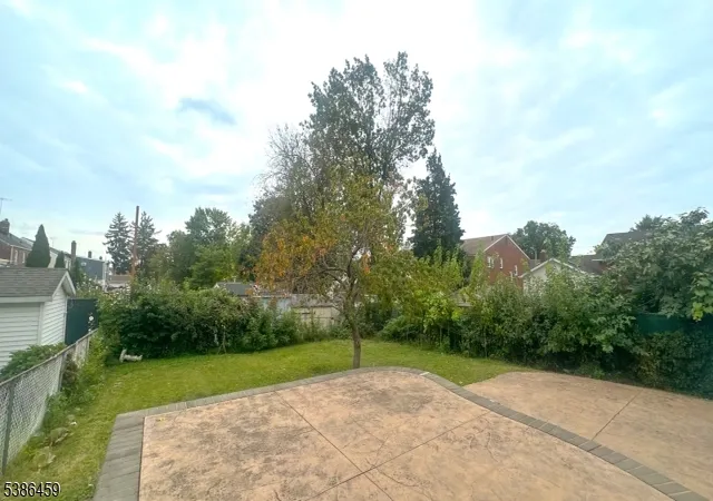 Photo 4 of Single family home for sale at 706 Cedar Ave, Elizabeth, NJ 07202 | MLS# 3988307 | Listing updated on 2025-10-28