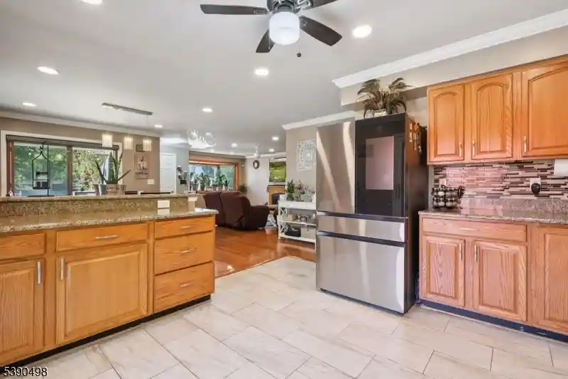 5th image of 657 Barron Ave, Woodbridge, NJ 07095 | MLS# 3991909