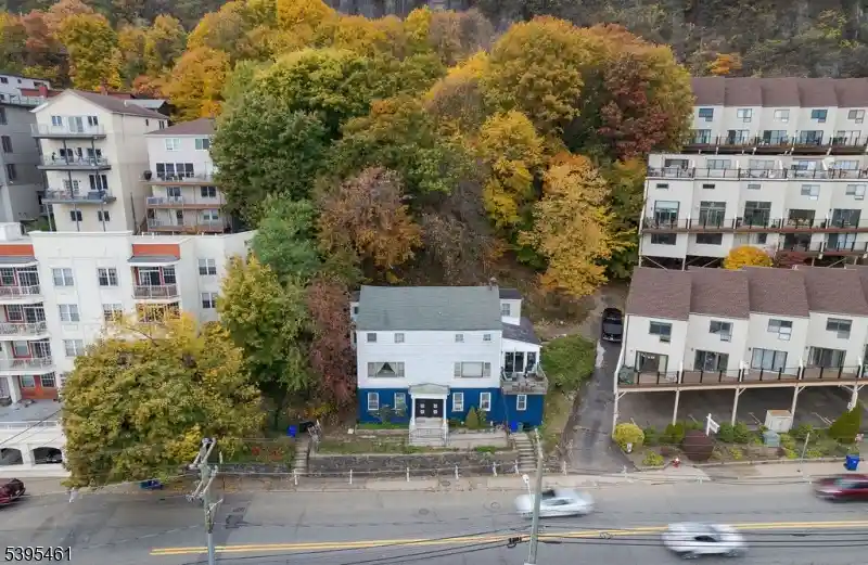 3rd image of 1106-1108 River Rd, Edgewater, NJ 07020 | MLS# 3996193