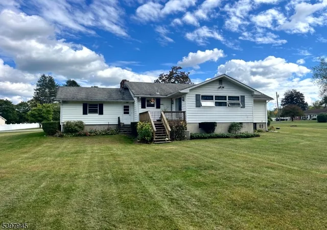 Photo 3 of Single family home for sale at 17 Longview Rd, Hamburg, NJ 07419 | MLS# 3999253 | Listing updated on 2025-12-16