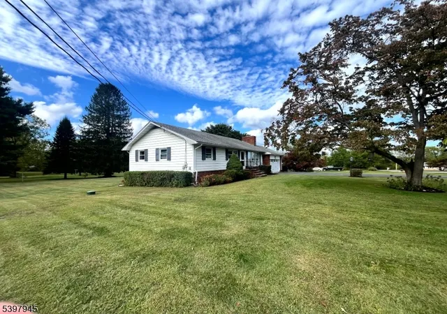 Photo 3 of Single family home for sale at 17 Longview Rd, Hamburg, NJ 07419 | MLS# 3999253 | Listing updated on 2025-12-16