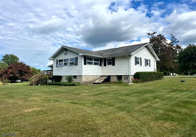 Photo 4 of Single family home for sale at 17 Longview Rd, Hamburg, NJ 07419 | MLS# 3999253 | Listing updated on 2025-12-16