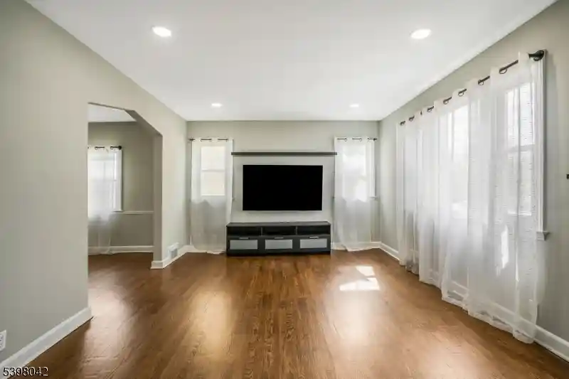 3rd image of 16 Pleasant Ave, Belleville Twp., NJ 07109 | MLS# 3998539