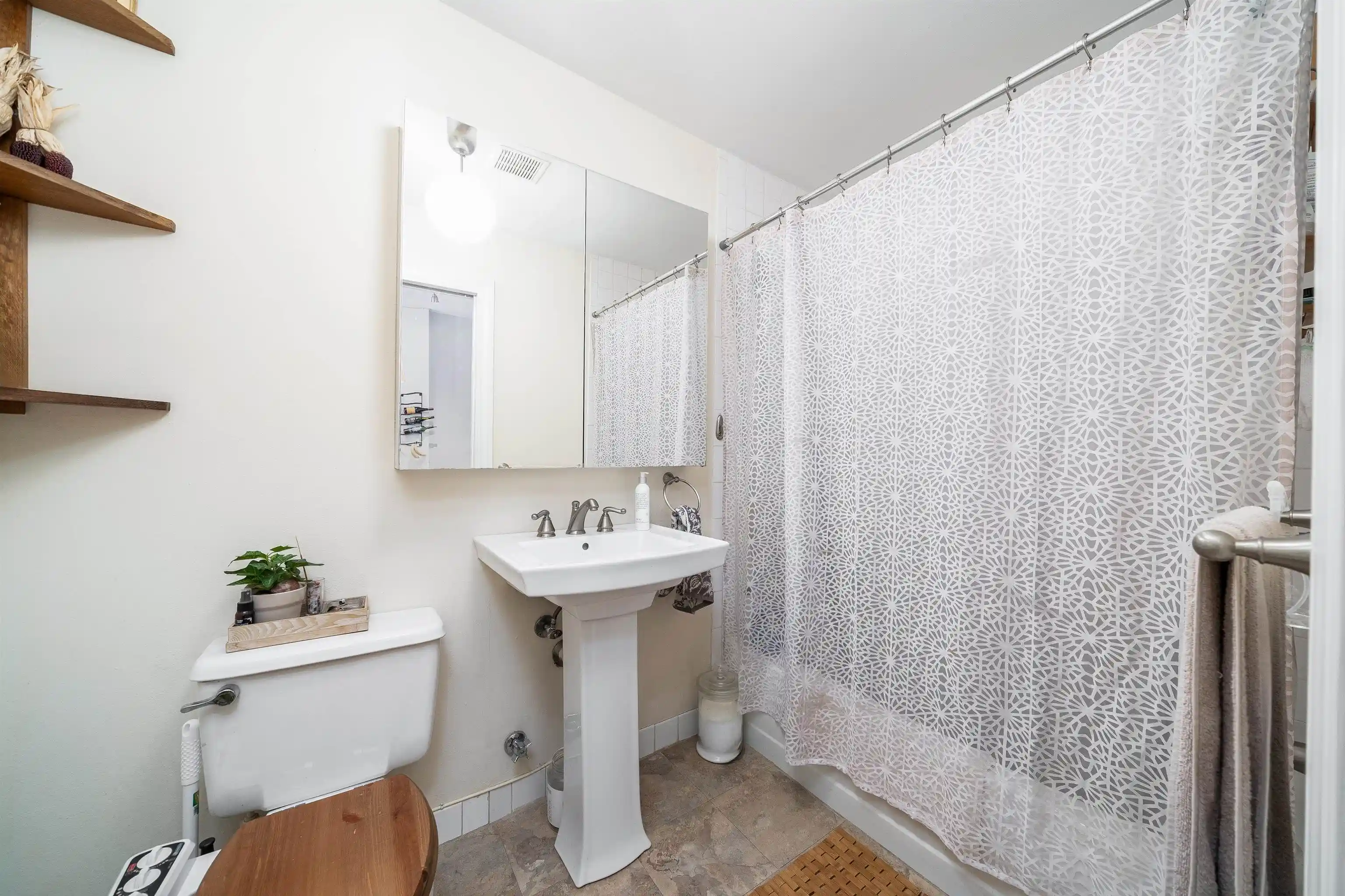 Photo 1 of Condominium at 420 2nd Street #8, Jersey City, NJ 07302 | MLS# 250000562 | | Sold on 2025-03-31