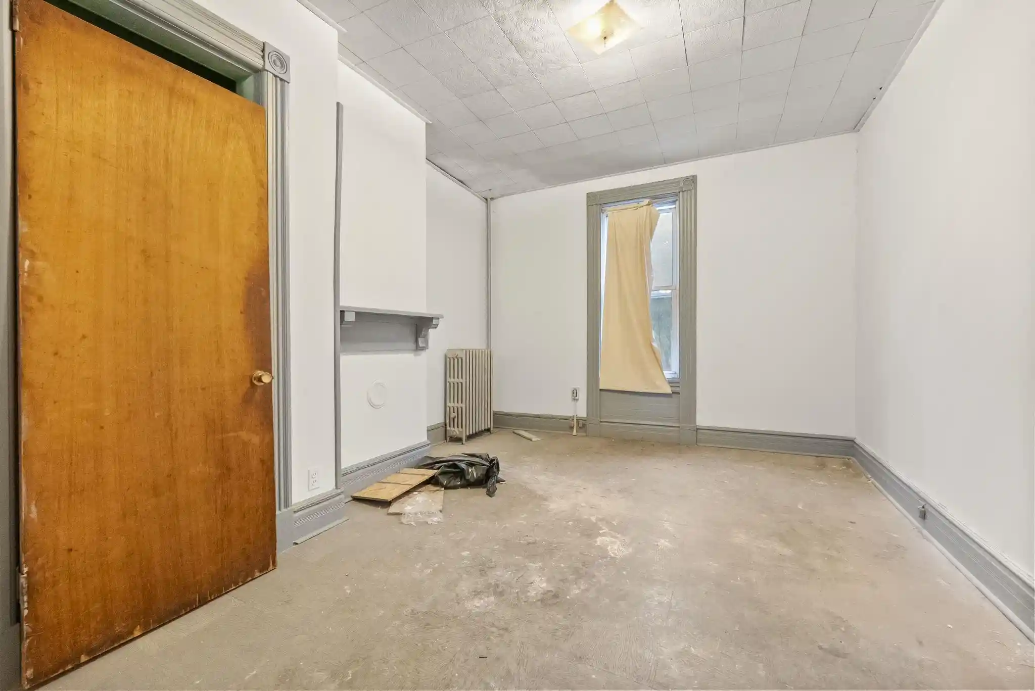 Photo 4 of Sale Pending at 955 Orient Ave, Jersey City, NJ 07305 | MLS# 250015656 | Listing updated on 2026-04-22