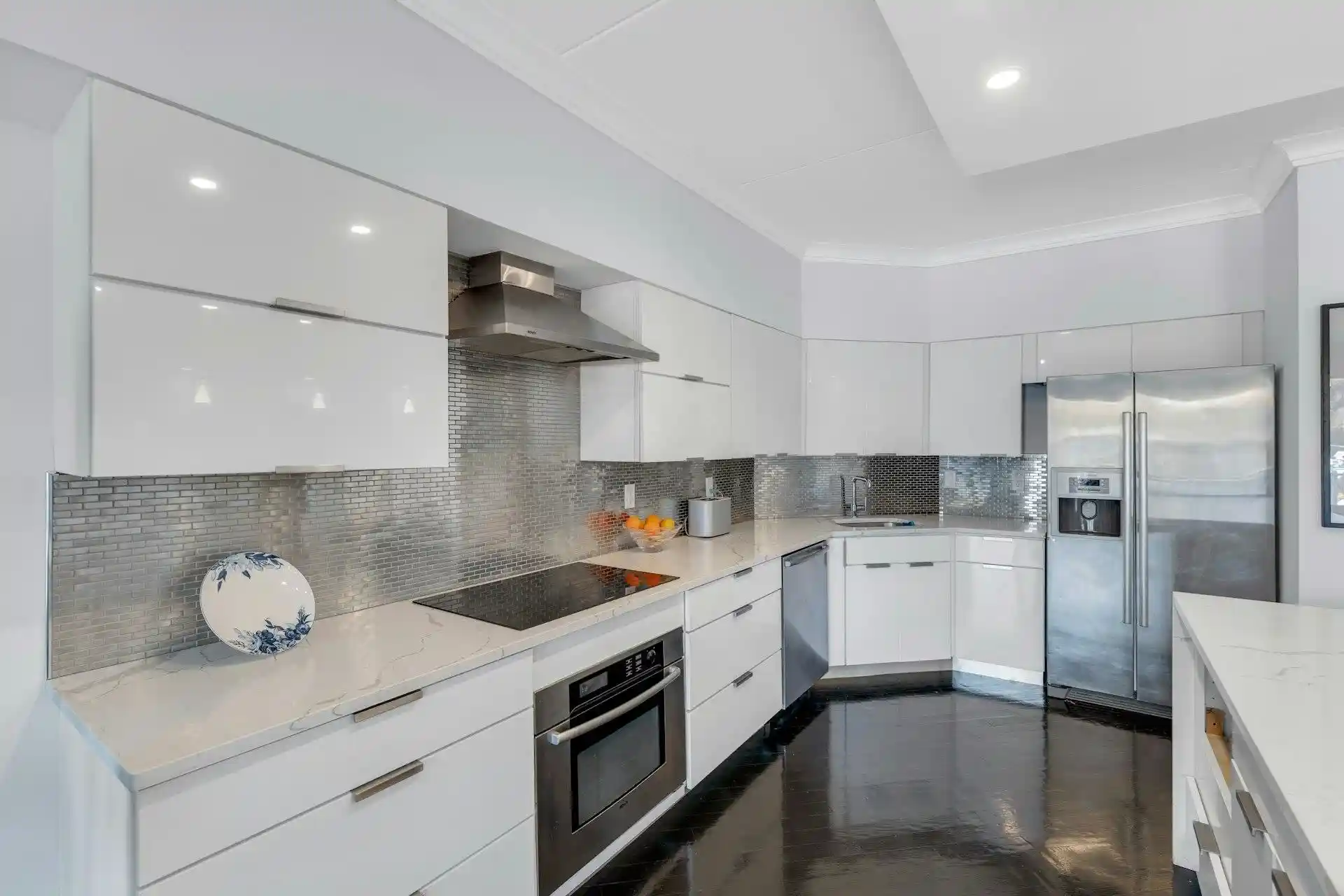 3rd image of 1077 River Rd, Edgewater, NJ 07020